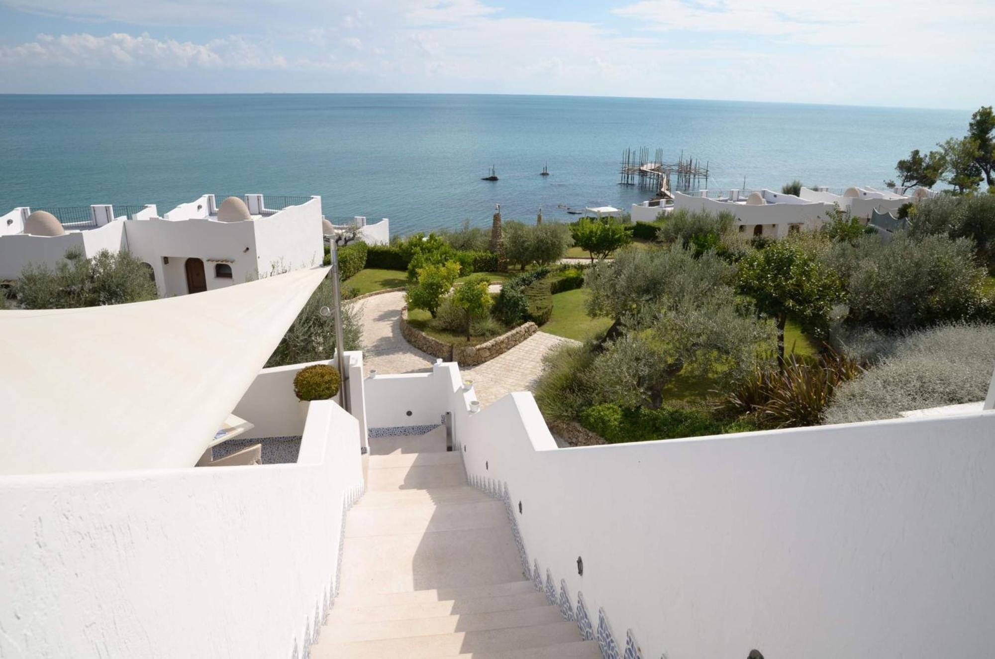 Baia Delphis 4*