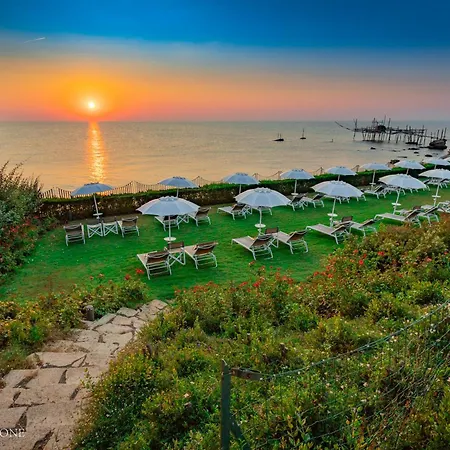 Baia Delphis Resort Vasto Exterior photo
