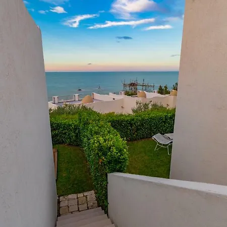 Baia Delphis Resort Vasto Exterior photo